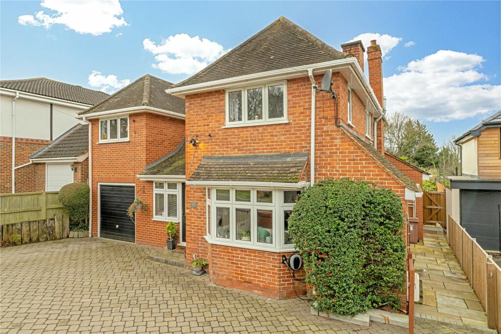 4 bedroom detached house for sale in Larch Avenue, Wokingham, Berkshire
