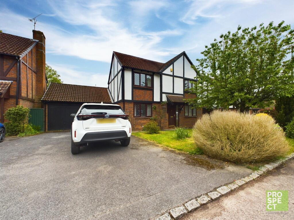 4 bedroom detached house for sale in Dorset Way, Wokingham, Berkshire, RG41