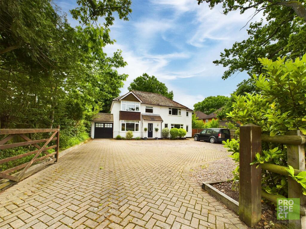 5 bedroom detached house for sale in Finchampstead Road, Finchampstead, Wokingham, Berkshire, RG40