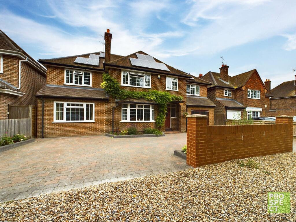 6 bedroom detached house for rent in London Road, Wokingham, Berkshire