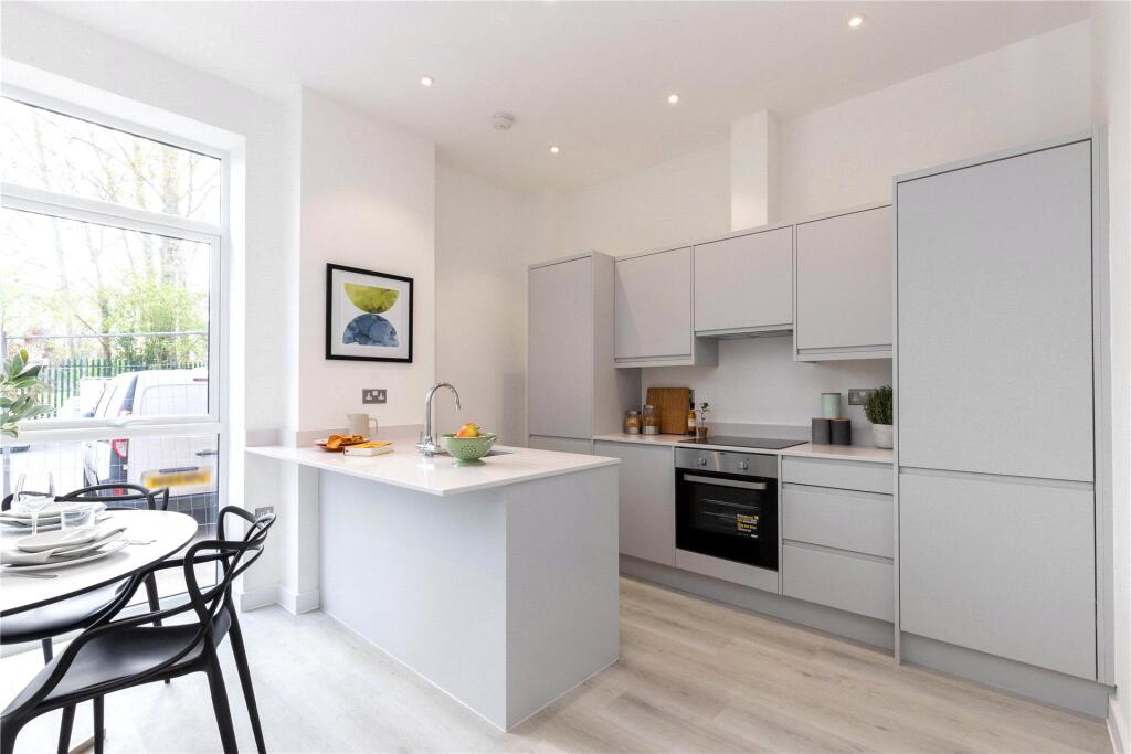 Main image of property: Parkview House, 14 Oaklands Park, Wokingham, Berkshire, RG41