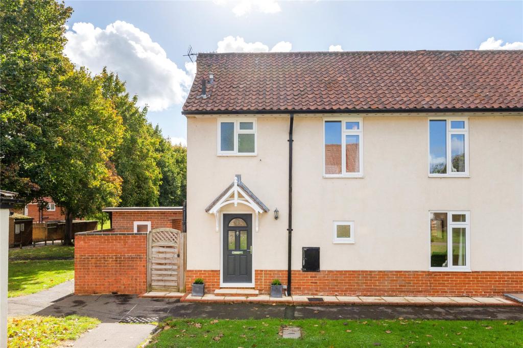 3 bedroom semidetached house for sale in Valon Road, Arborfield