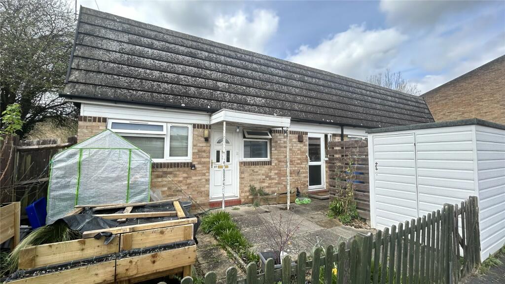 2 bedroom bungalow for sale in Welbeck, Bracknell, Berkshire, RG12