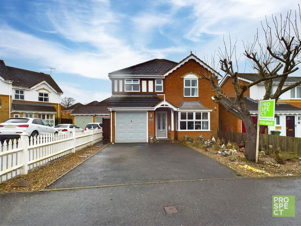 4 bedroom detached house for sale in Mareshall Avenue, Warfield