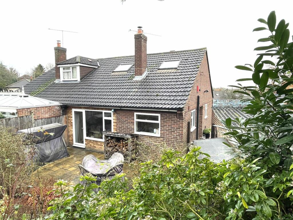 3 bedroom semidetached house for sale in Rosedale, Binfield, Berkshire