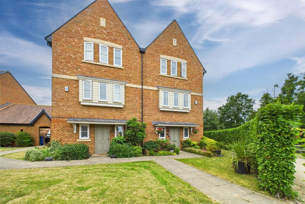 Main image of property: Littlewood Place, Warfield, Berkshire, RG42