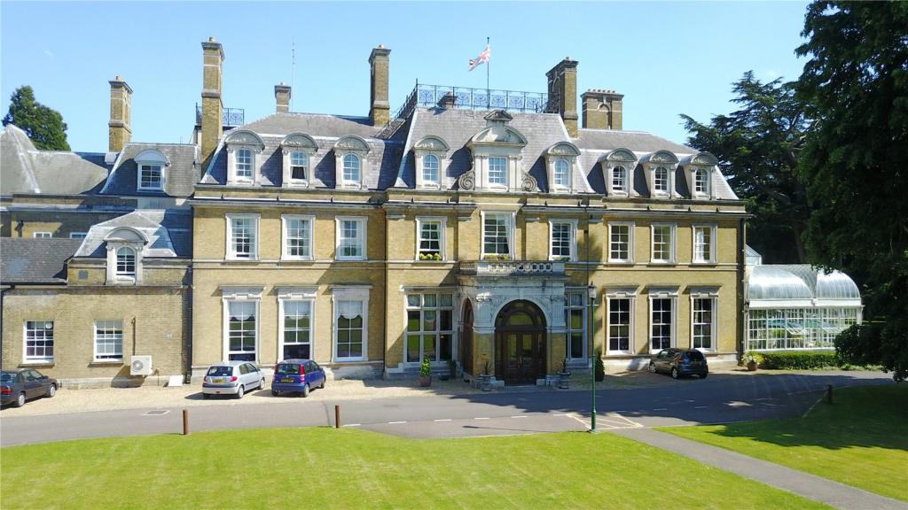 2 bedroom apartment for sale in The Cedars, Cedars Village, Chorleywood