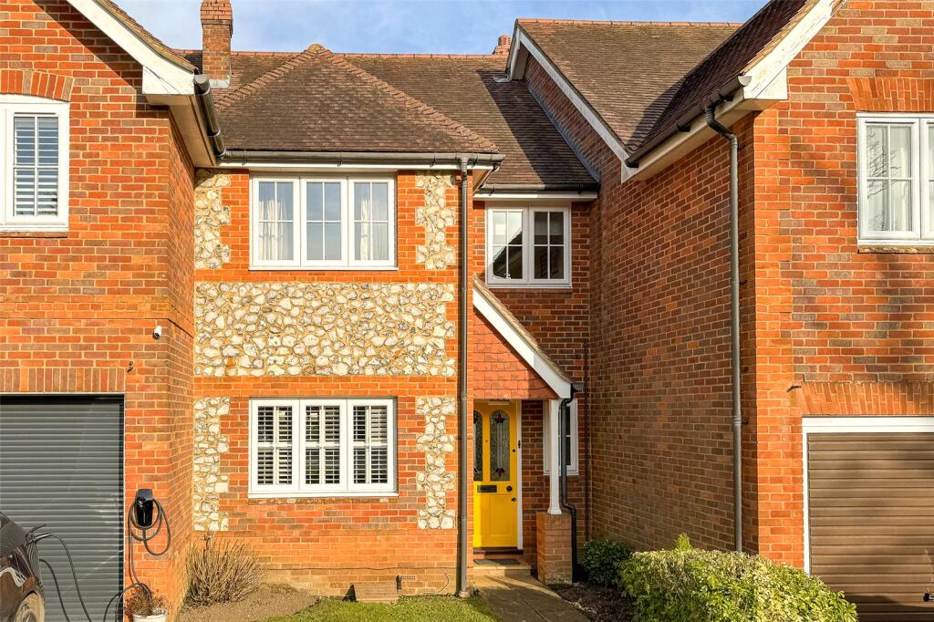 Main image of property: Oakfield Close, Amersham, HP6