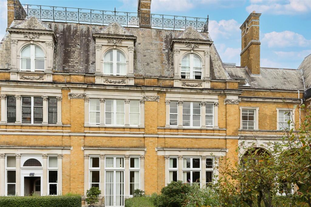 1 bedroom apartment for sale in The Cedars, Cedars Village, Chorleywood