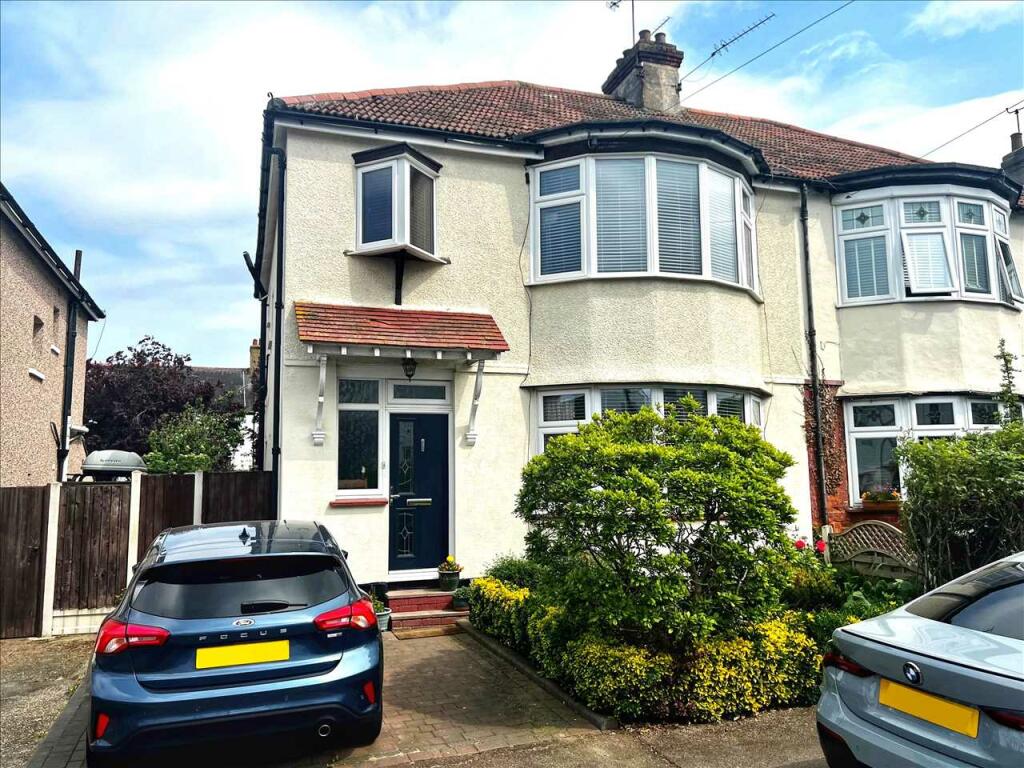 3 bedroom semidetached house for sale in Leigh on Sea, SS9