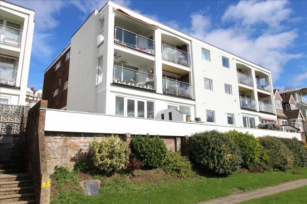 2 bedroom apartment for sale in Seafront Apartment, Leigh on Sea, SS9