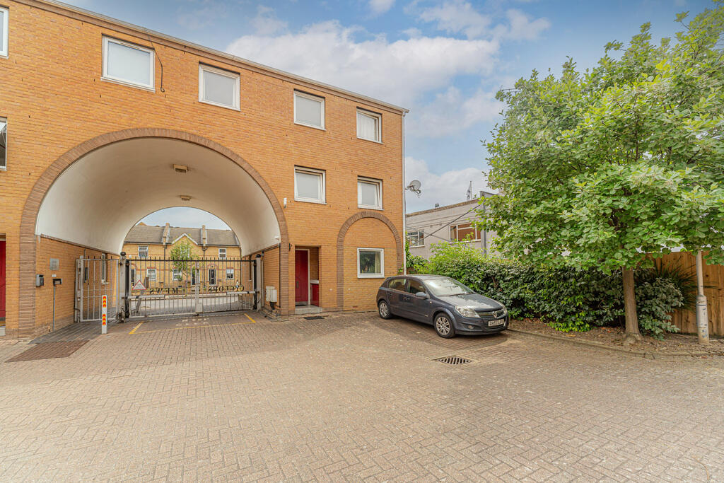 Main image of property: Cyclops Wharf, Canary Wharf E14