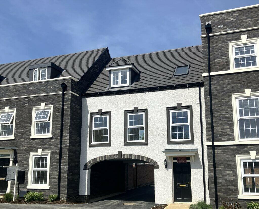 2 bedroom terraced house for sale in Bromham Road, Bedford, MK40