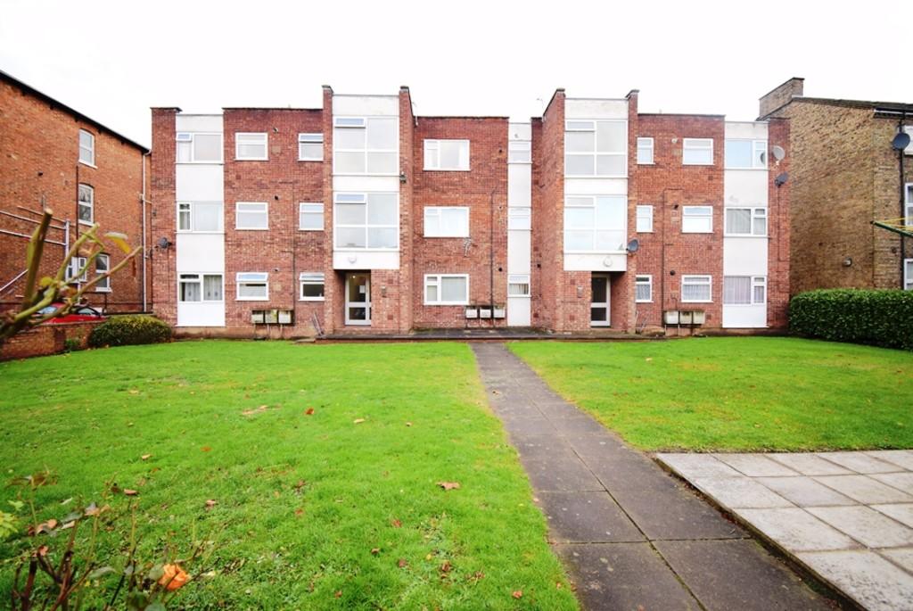 2 bedroom ground floor flat for sale in Ashburnham Road, Bedford, MK40