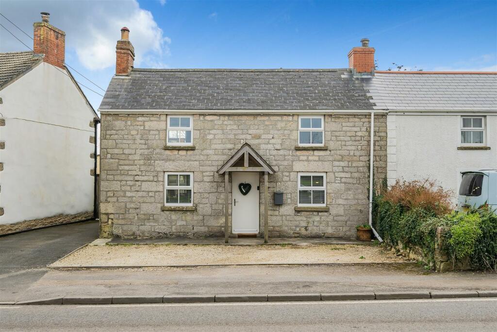 3 bedroom cottage for sale in Spacious Home, Large Garden, Parking, Breage, TR13