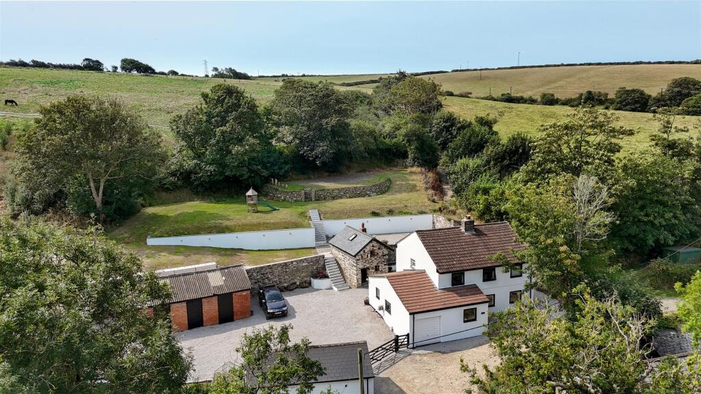 Main image of property: Gorgeous property with 5 acres of land, Kehelland