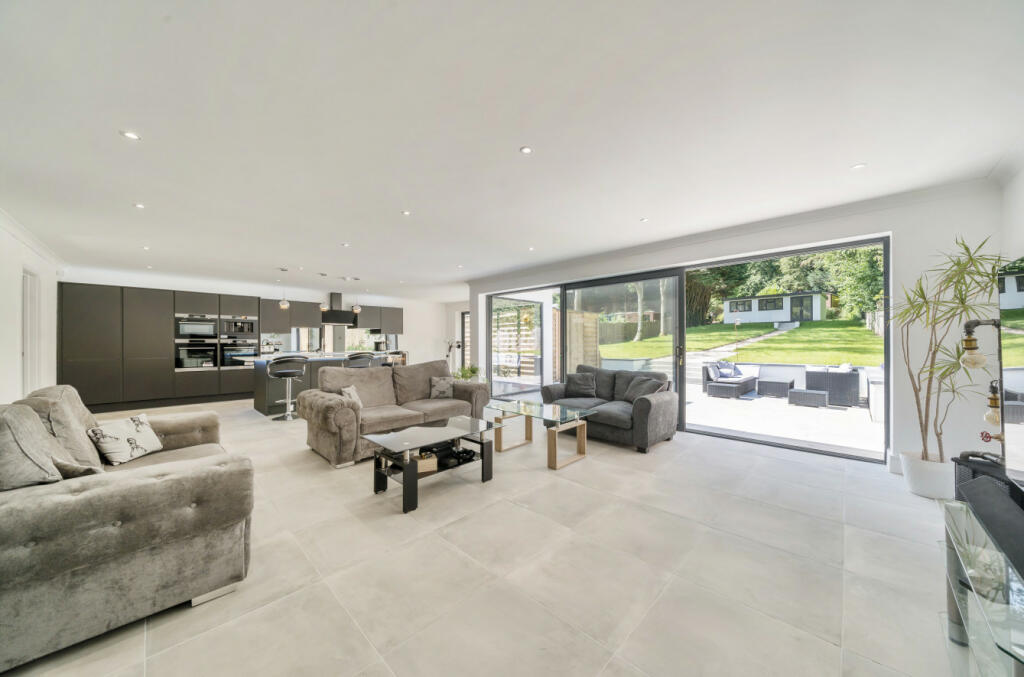 4 bedroom bungalow for sale in London Road, Halstead, Sevenoaks, Kent, TN14