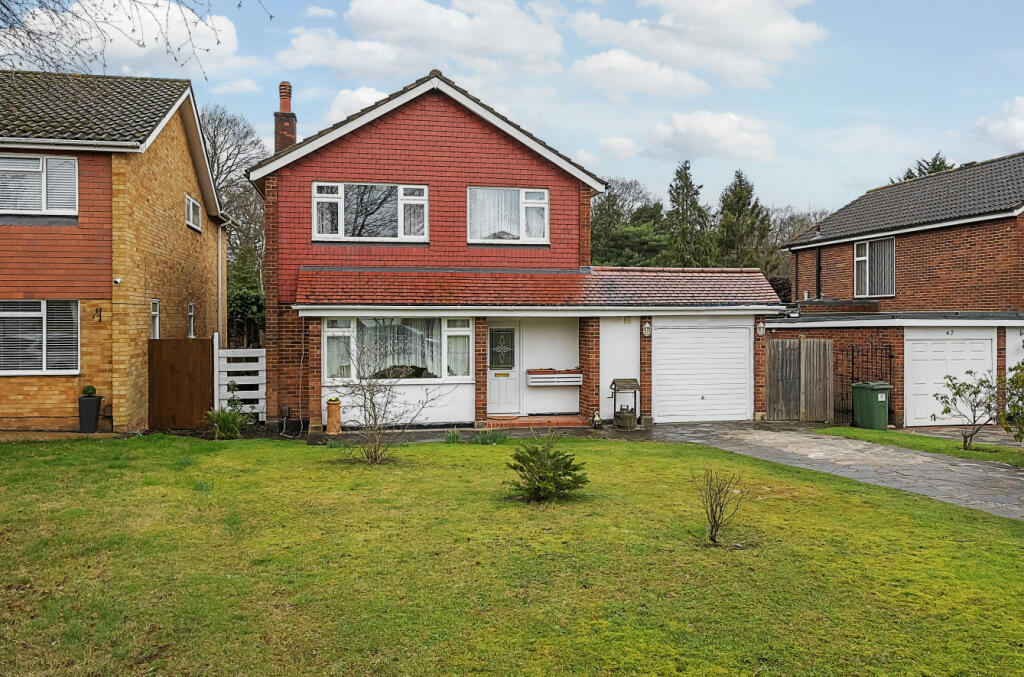 3 bedroom detached house for sale in Drayton Avenue, Crofton Heath