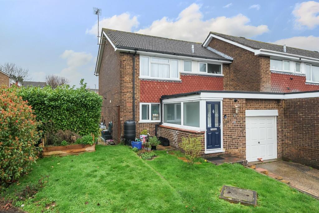 3 bedroom end of terrace house for sale in Charing Close, Orpington