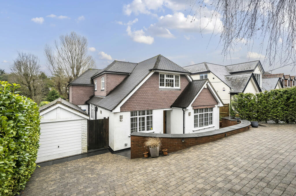 4 bedroom detached house for sale in Orchard Road, Pratts Bottom, Orpington, Kent, BR6