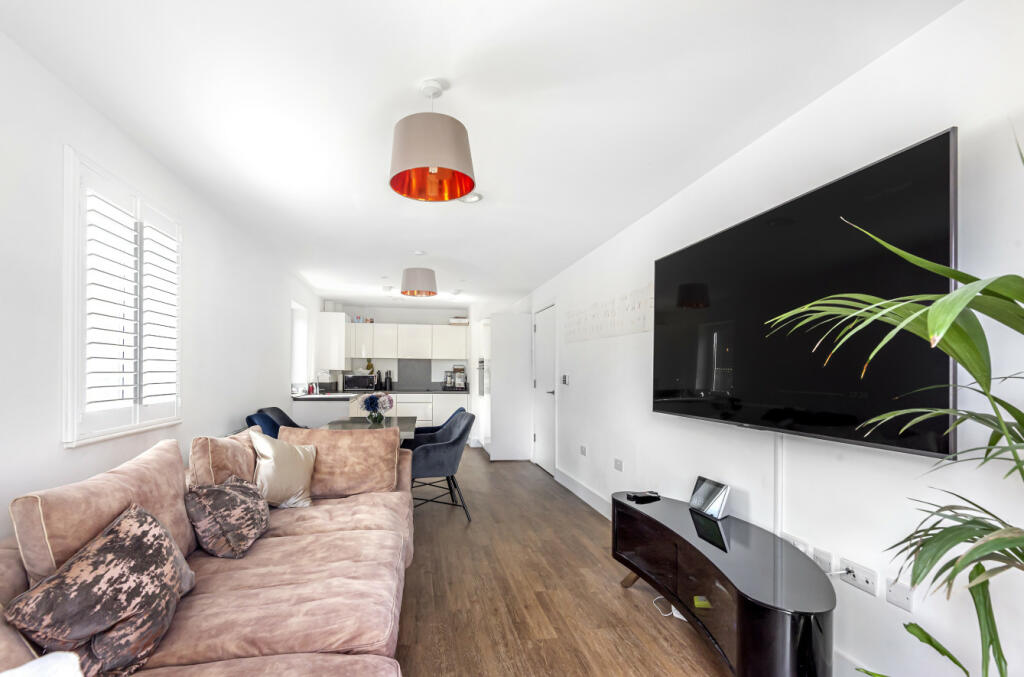 Additional property image - Ash Tree Close, Farnborough, Orpington, Kent, BR6
