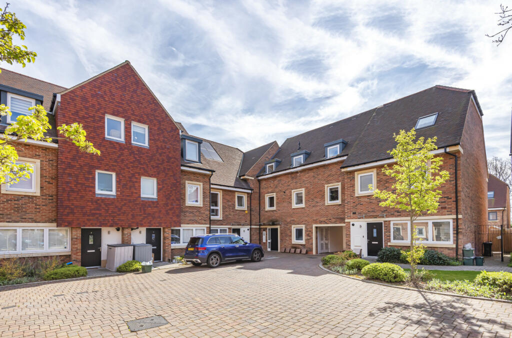 Additional property image - Ash Tree Close, Farnborough, Orpington, Kent, BR6
