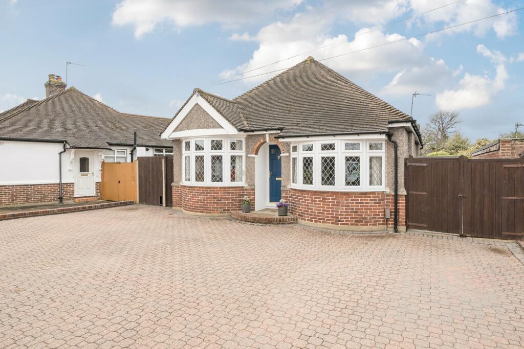 3 bedroom bungalow for sale in Foxfield Road, Orpington, Kent, BR6