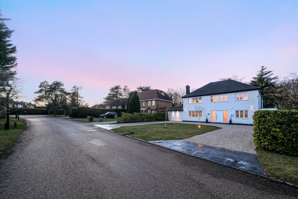 5 bedroom detached house for sale in Sunnydale, Farnborough Park, Orpington, Kent, BR6