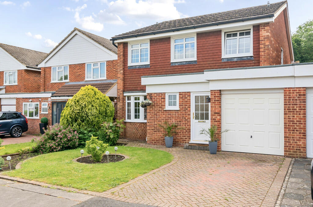 4 bedroom link detached house for sale in Lysander Way, Orpington, Kent