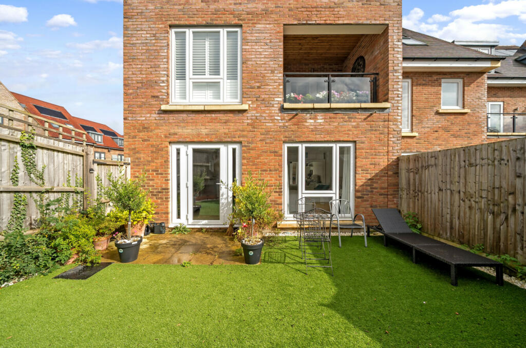 Additional property image - Cottonwood Close, Farnborough, Orpington, Kent, BR6