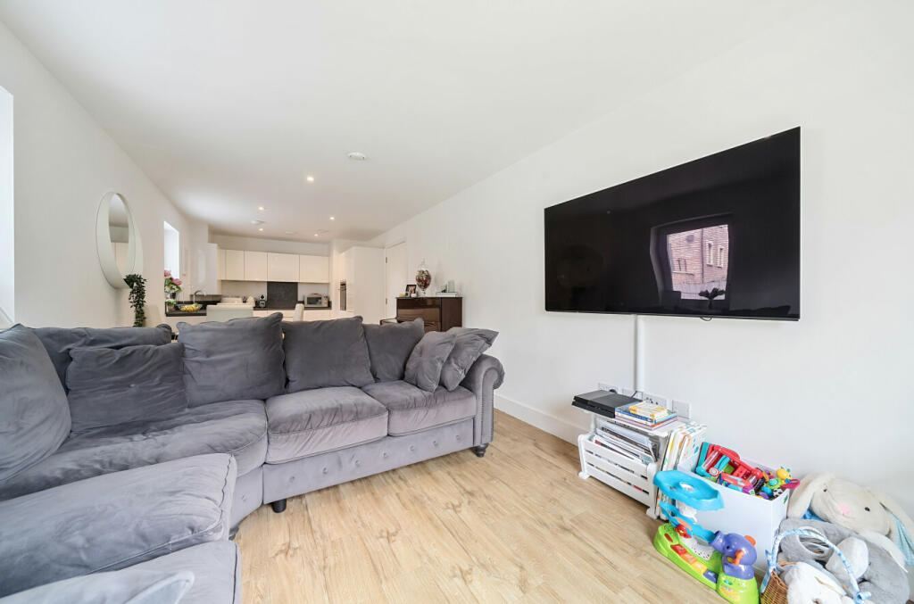 Additional property image - Cottonwood Close, Farnborough, Orpington, Kent, BR6