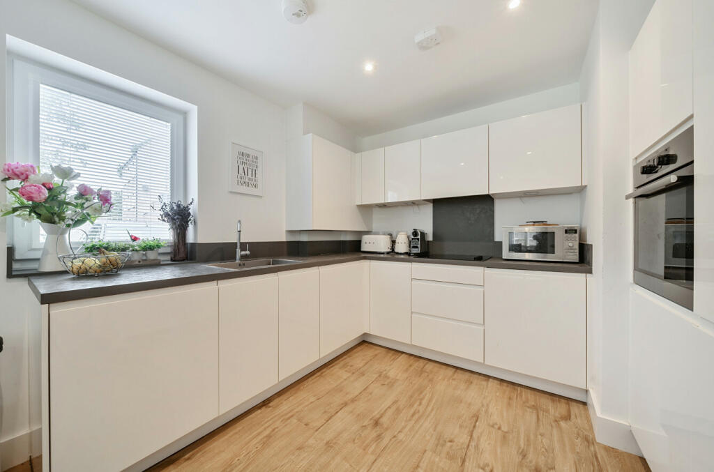 Additional property image - Cottonwood Close, Farnborough, Orpington, Kent, BR6