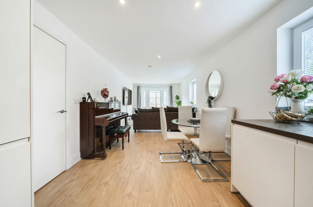 Additional property image - Cottonwood Close, Farnborough, Orpington, Kent, BR6