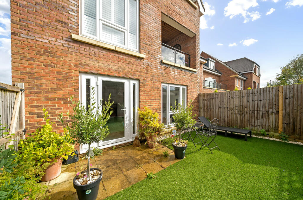 Additional property image - Cottonwood Close, Farnborough, Orpington, Kent, BR6