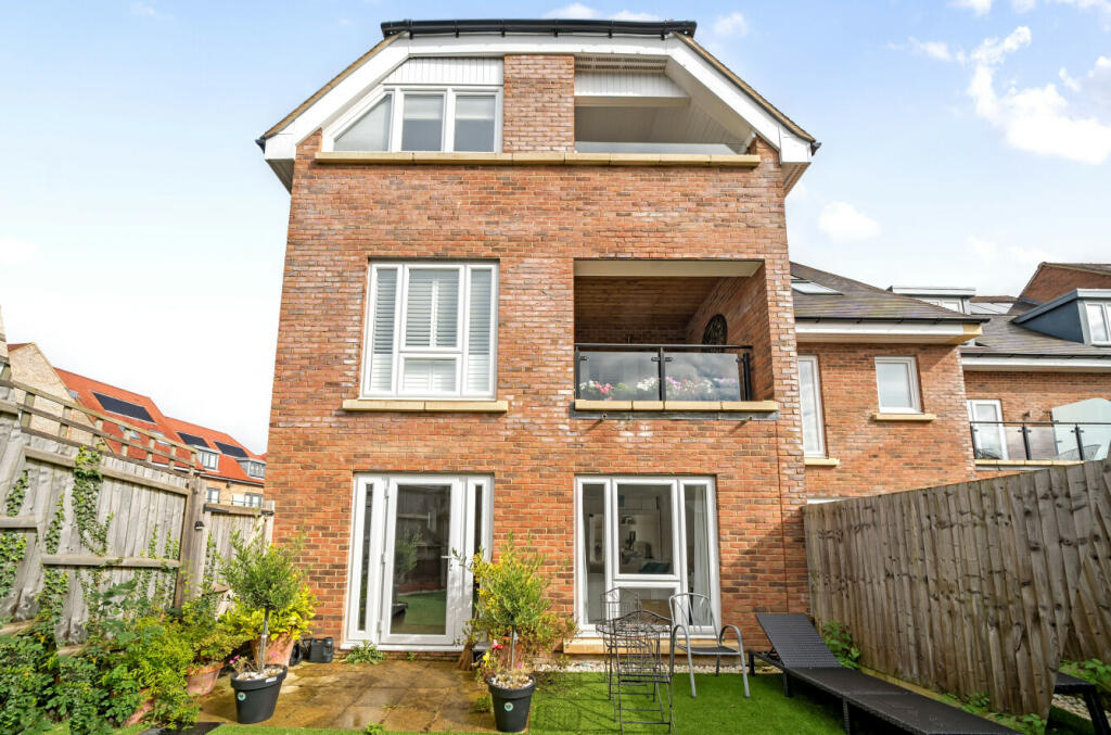 Additional property image - Cottonwood Close, Farnborough, Orpington, Kent, BR6