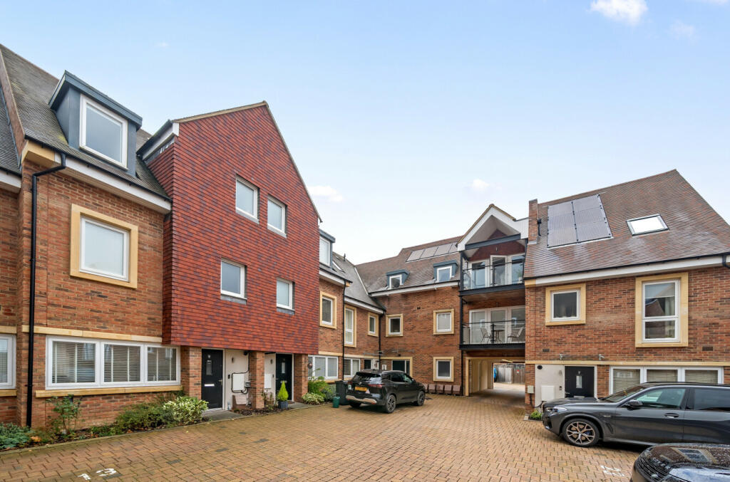 Additional property image - Cottonwood Close, Farnborough, Orpington, Kent, BR6