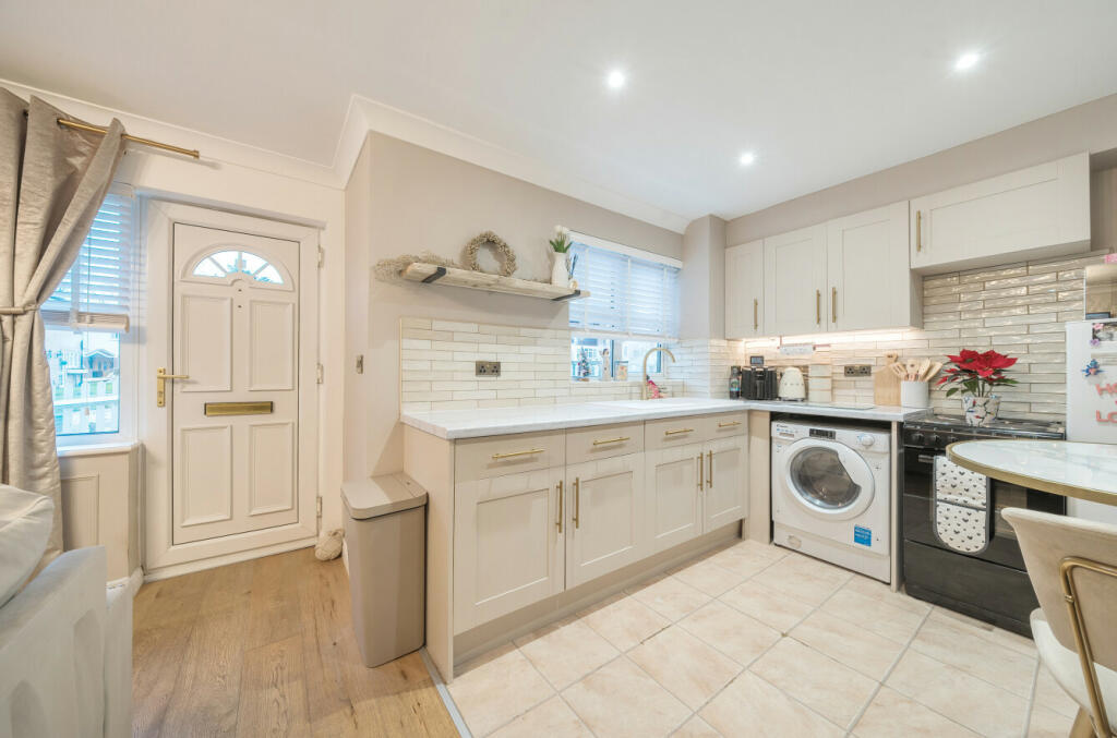 Additional property image - Brickfield Farm Gardens, Farnborough, Orpington, Kent, BR6