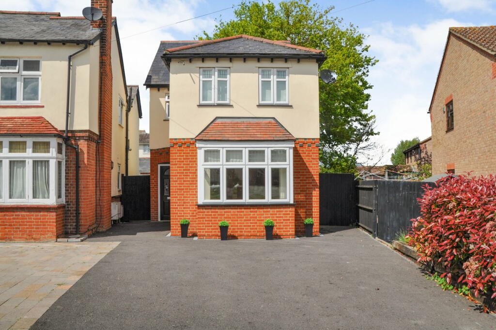 3 bedroom detached house for sale in Mill Lane, Broomfield, Chelmsford, CM1