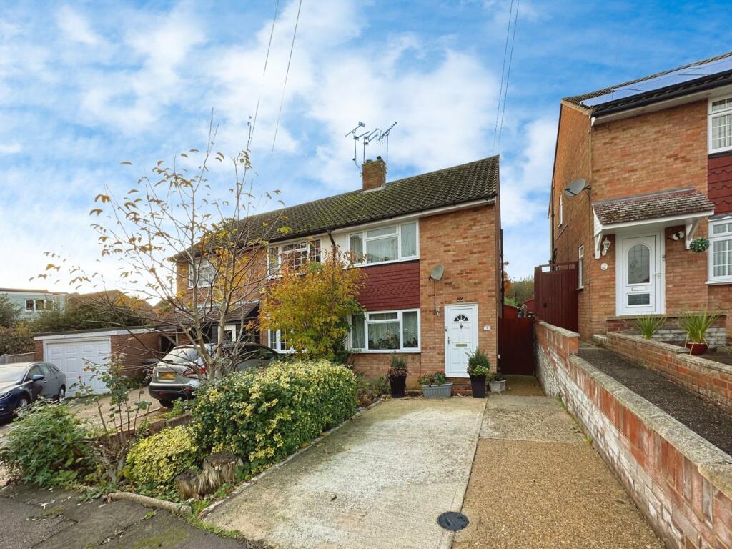 2 bedroom semidetached house for sale in Capel Close, Chelmsford, CM1