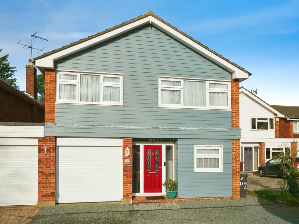 4 bedroom link detached house for sale in Riffhams Drive, Great Baddow