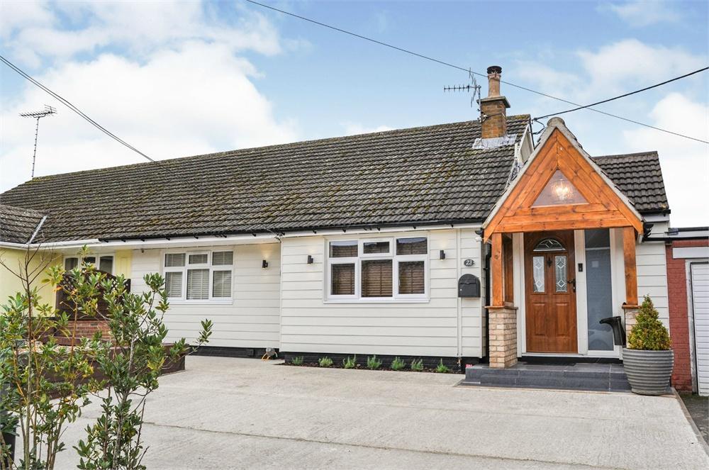 2 bedroom semidetached bungalow for sale in Evelyn Road, Willows Green