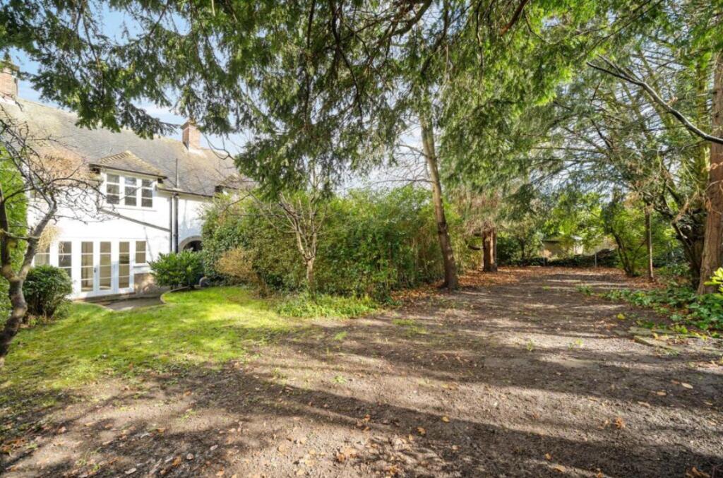 Main image of property: Creswick Walk, London, NW11
