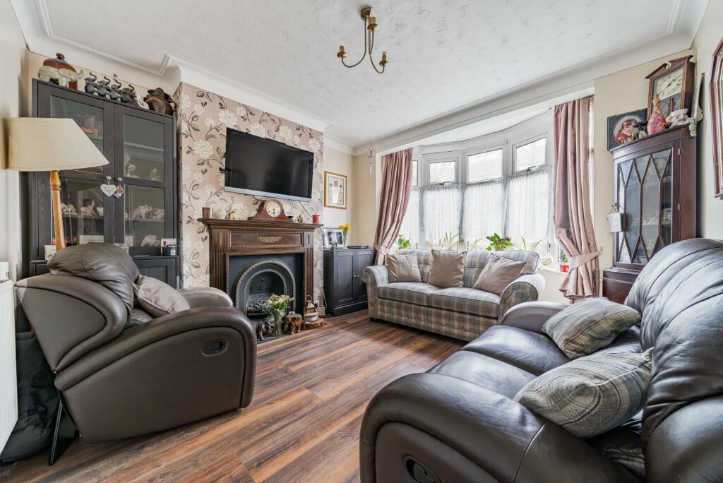 3 bedroom terraced house for sale in Basildon Road, London, SE2