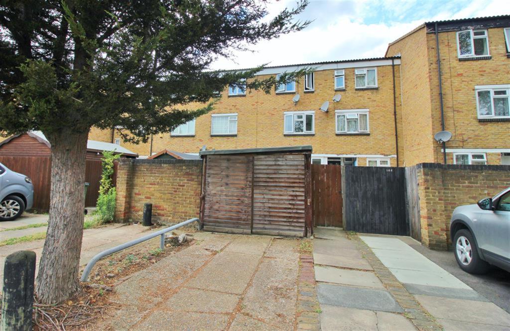4 bedroom terraced house for sale in Whinchat Road, West Thamesmead