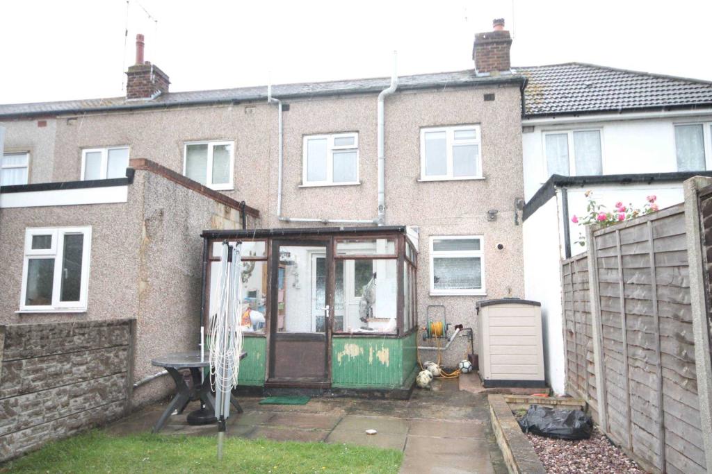 2 bedroom terraced house for sale in Slade Gardens, Erith, DA8