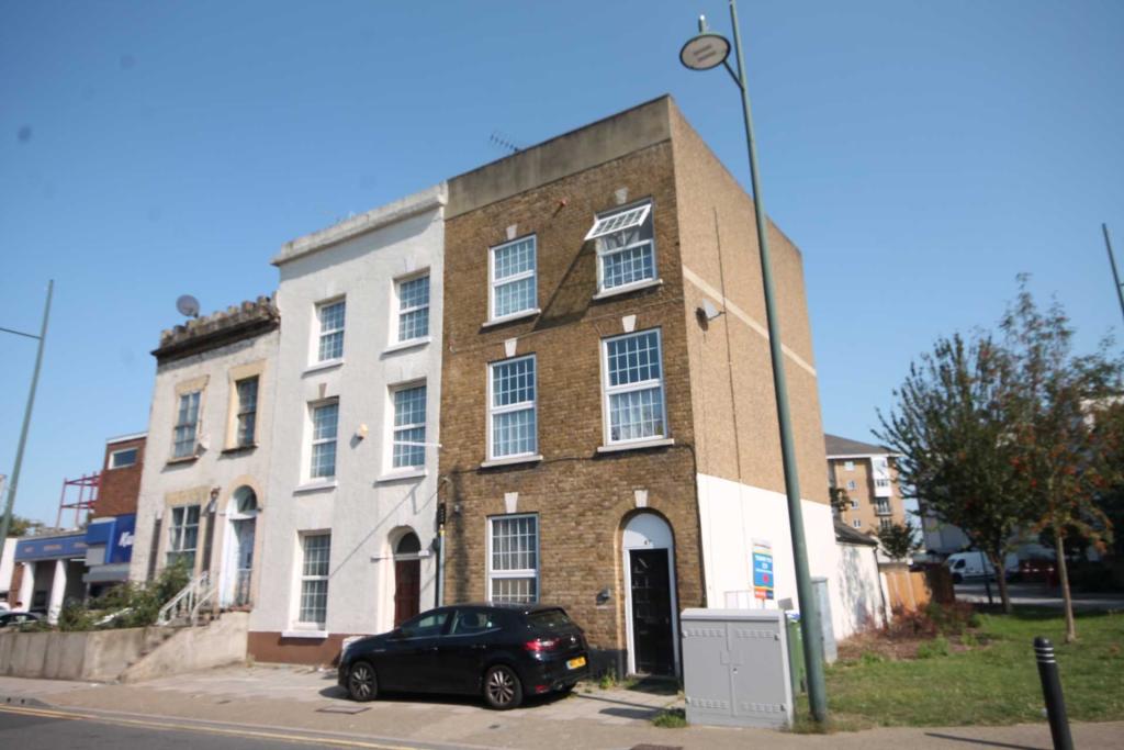 2 bedroom flat for sale in West Street, Erith, DA8