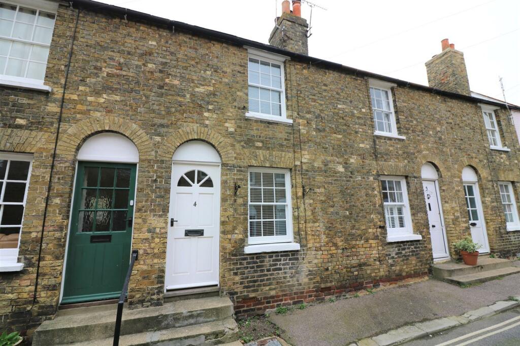 2 bedroom terraced house for rent in Three Kings Yard, Sandwich, CT13