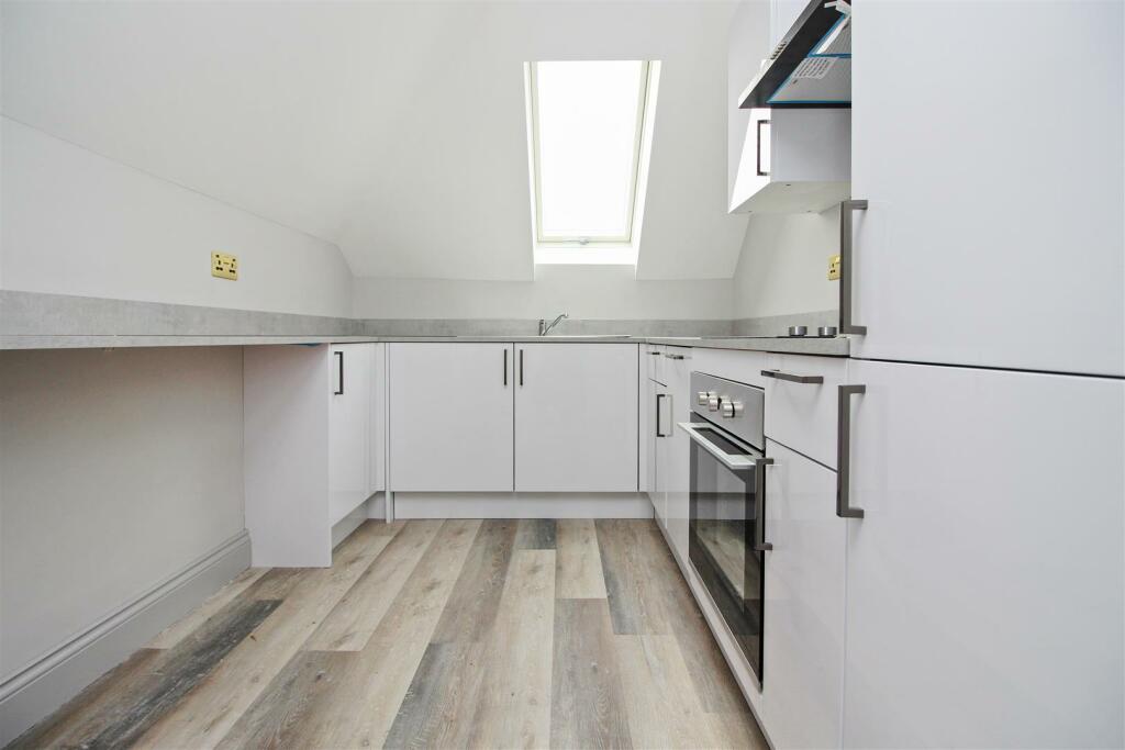 1 bedroom penthouse for rent in Whitstable Road, Canterbury, CT2
