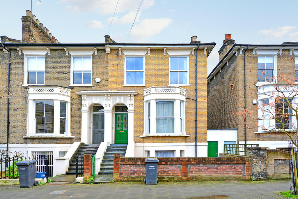 1 bedroom ground floor flat for rent in Southborough Road, Victoria Park, E9