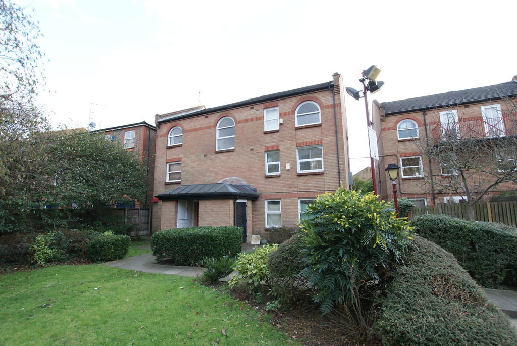 1 bedroom flat for rent in Earlston Grove, Victoria Park E9